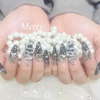ネイル 🦋 Queenieのネイルデザイン