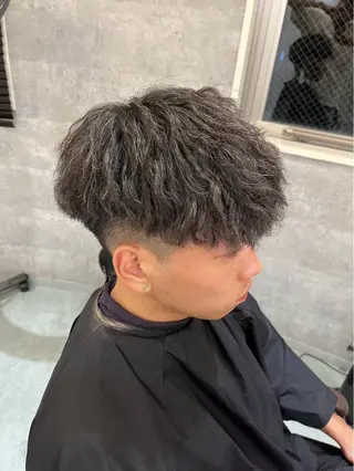 パーマ メンズ TOMOKA ブリーチカラー🌟のヘアスタイル