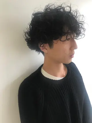 メンズ 💓パーマ，💗 レイヤーカットのヘアスタイル