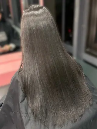 ロング カラー 𝑴𝑶𝑲𝑨渋谷 トレンド韓国ヘア🩷のヘアスタイル