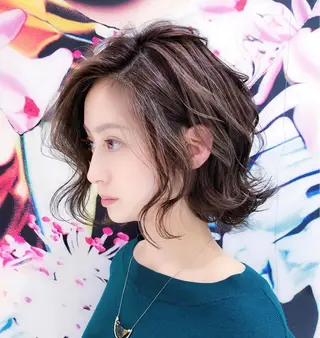 ミディアム パーマ 趙 英来のヘアスタイル