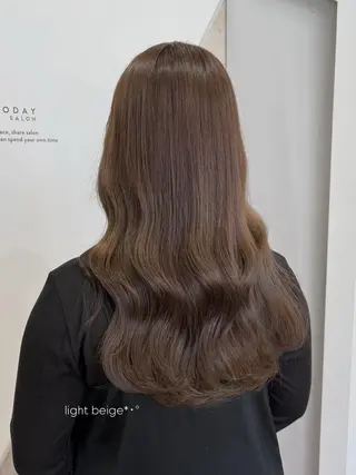 ロング カラー SAKINO ベージュカラーのヘアスタイル