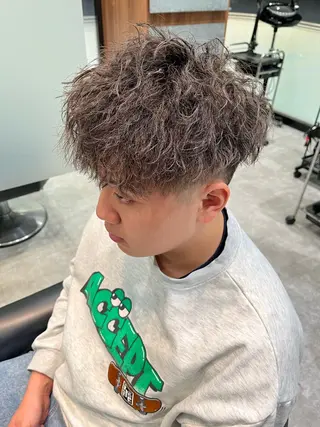 ショート パーマ 玉城 和磨のヘアスタイル