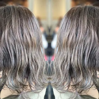 ミディアム カラー LUXBE LUCEのヘアスタイル