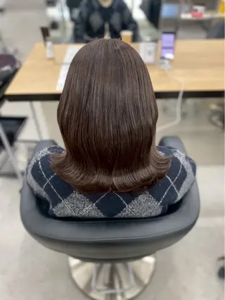 ミディアム カラー 韓国レイヤー透明感 艶カラー美髪縮毛矯正のヘアスタイル