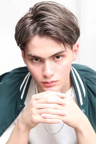 ミディアム 秋葉 玲唯のヘアスタイル