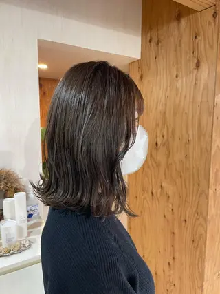 ミディアム 伊藤 友香のヘアスタイル