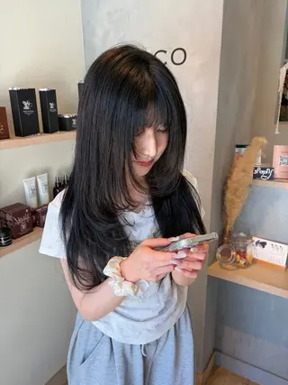 ロング アイナ ROCCOのヘアスタイル