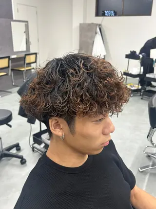 ショート パーマ メンズ 宮下 遼太のヘアスタイル