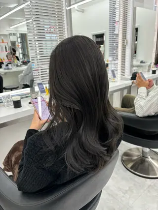 ロング カラー 抜け感レイヤー︴ ニュアンスカラーのヘアスタイル