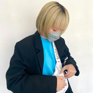 ショート 透け感カラー/ momo🦕のヘアスタイル