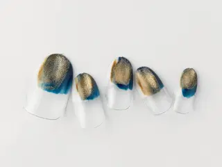 ショート Tiary🤍 Sachikaのネイルデザイン