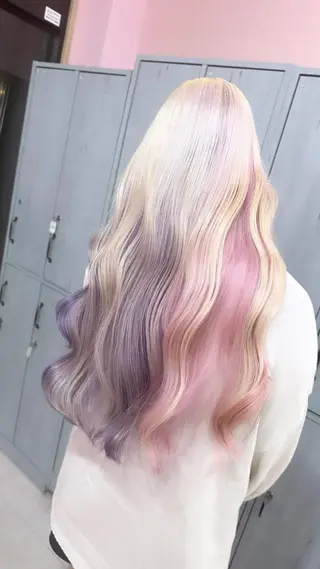 セミロング カラー ブリーチ特化🌈 MANATOのヘアスタイル