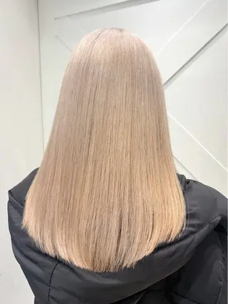 ロング カラー ハイトーンカラー シールエクステのヘアスタイル