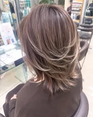 ミディアム カラー 菅野谷 琉那のヘアスタイル