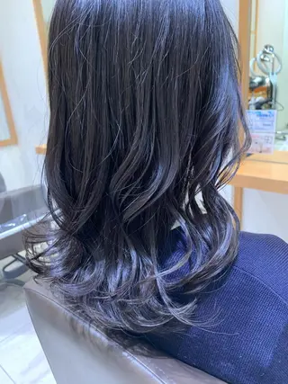 ミディアム ARMONY秋山輝也 コテ巻き風パーマ特化のヘアスタイル