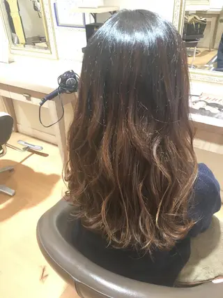 ロング カラー ヘアアレンジ 白浜 サキのヘアスタイル