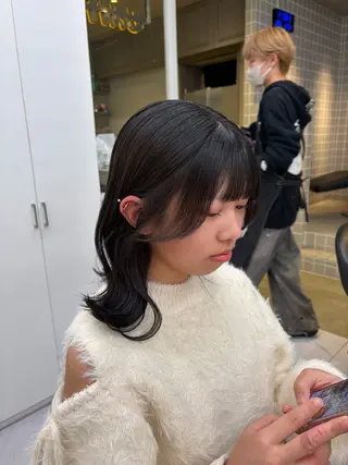 セミロング 寒色/ベージュヘア ブリーチありMiOのヘアスタイル