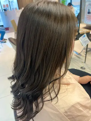 セミロング カラー LiTA長嶺 小佐井悠未のヘアスタイル