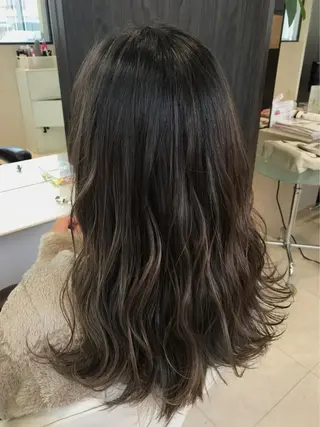 セミロング カラー Oopsレイヤー 加藤澄都のヘアスタイル