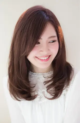 ミディアム 松田 みのりのヘアスタイル