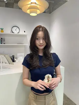 ロング カラー H I ＮＡのヘアスタイル