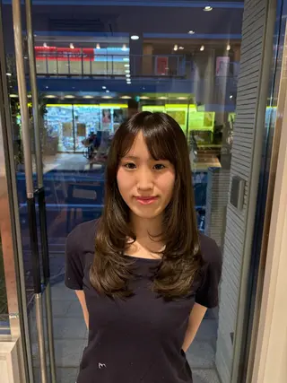 ミディアム 神田 音羽のヘアスタイル