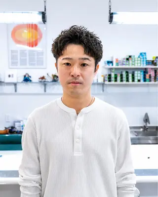ショート パーマ 岡田 駿也のヘアスタイル