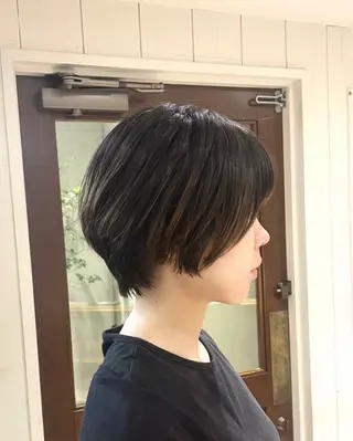 ショート yusa🌿‬レイヤ ー/赤みなしカラーのヘアスタイル
