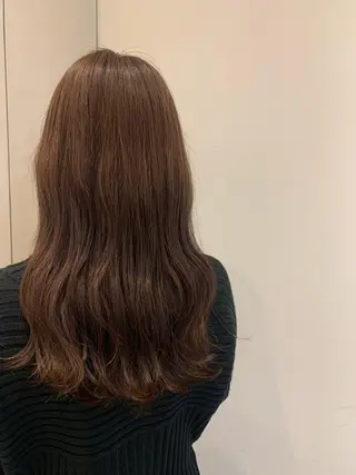 カラー om's poka 伊藤百花のヘアスタイル