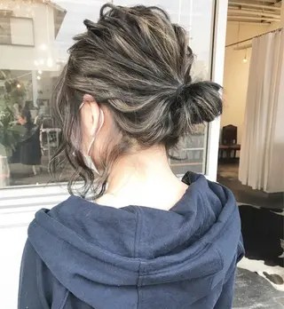 ミディアム カラー ヘアアレンジ Mariana/ 鶴原-ハイライトのヘアスタイル