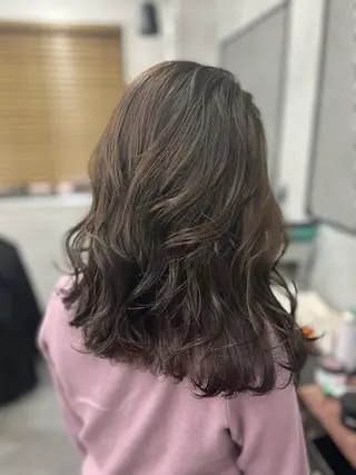 セミロング 川畑 花菜のヘアスタイル
