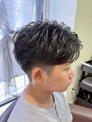 ショート パーマ メンズ 溝口 槙里也のヘアスタイル
