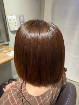カラー もも ボブ/艶カラーのヘアスタイル