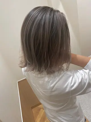 ミディアム カラー 韓国レイヤー×艶髪 ハイトーンRyukiのヘアスタイル