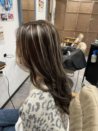セミロング シンプル 美容室のヘアスタイル