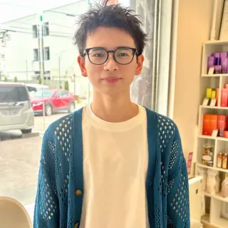 ショート ブリーチなしwカラー メンズパーマ新居見のヘアスタイル