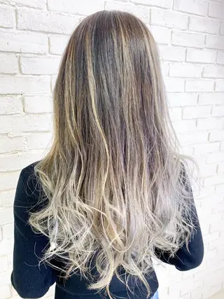 ロング カラー LUXBE LUCEのヘアスタイル