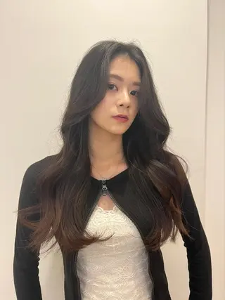 ロング 韓国ヘア レイヤーカットのヘアスタイル