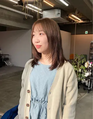 セミロング 透明感カラー レイヤー亀井唯登のヘアスタイル