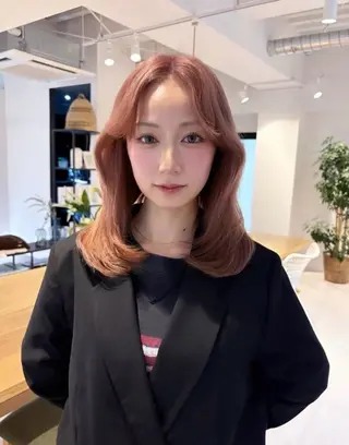 カラー ニトウ レイナのヘアスタイル