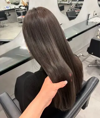 ロング ミルクティーカラー/ レイヤーカットAyaのヘアスタイル
