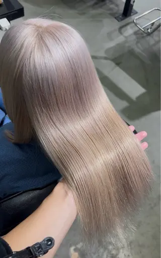 ロング 心斎橋/ハイトーン ブリーチ/カラーのヘアスタイル