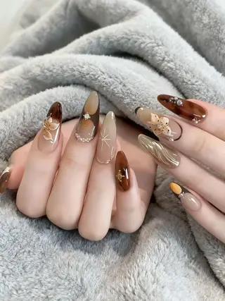 ネイル Reika _ Royalのネイルデザイン