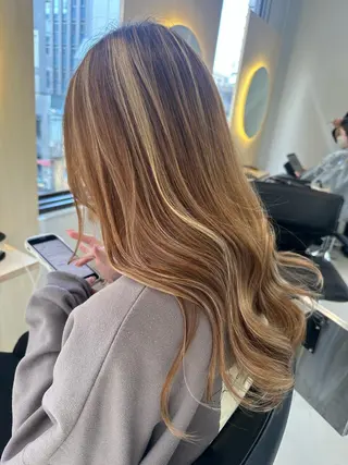 カラー 深見 真由のヘアスタイル
