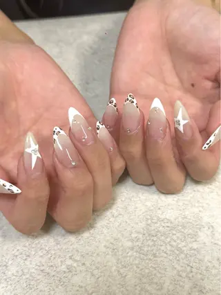 ネイル ネイルルーム チャームのネイルデザイン