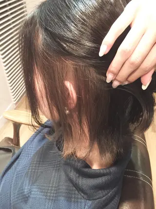 ミディアム カラー ツキダテ ユイのヘアスタイル