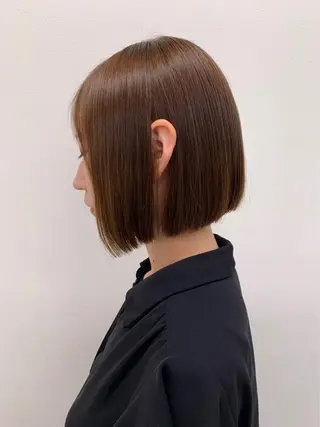 ショート ハイトーン×レイヤー カットTAKUMIのヘアスタイル