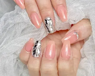 ネイル 🦋 Queenieのネイルデザイン