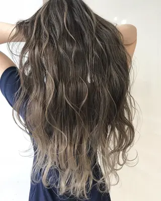 ロング カラー ヘアアレンジ 【公式】amble luxe池袋東口🩷のヘアスタイル